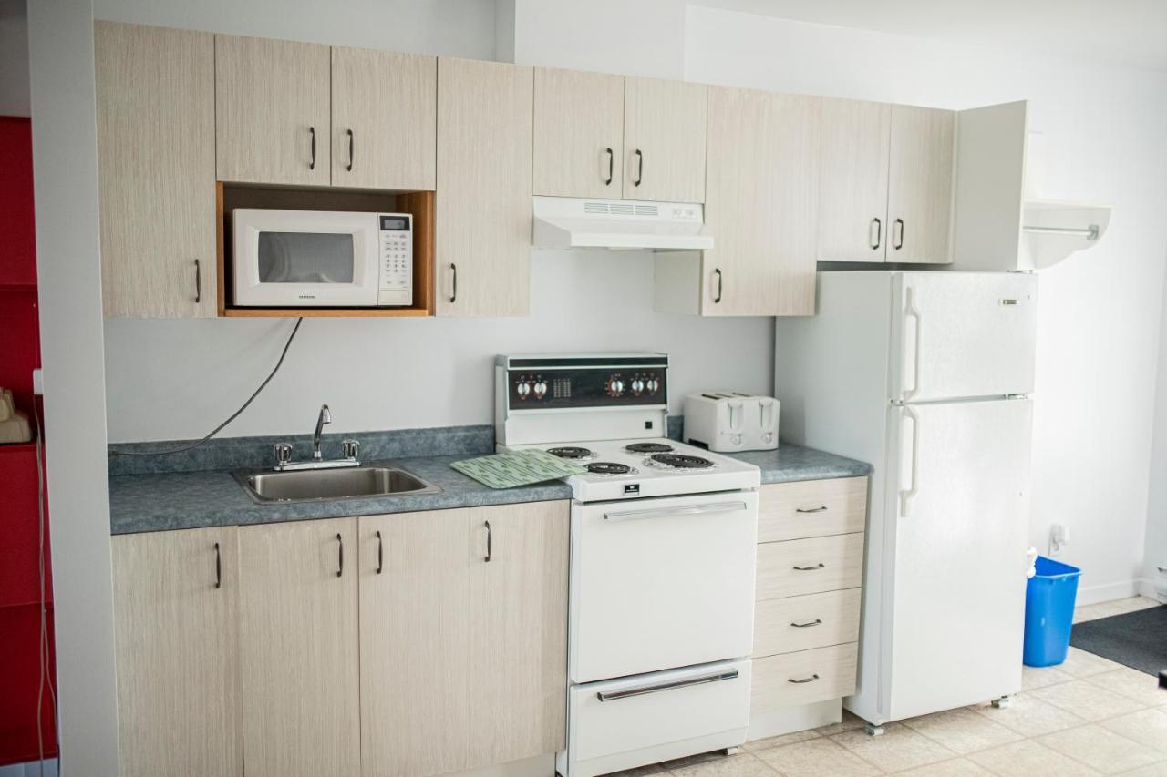 Motel Et Condo Chez Charley Sainte-Anne-de-Beaupré Zewnętrze zdjęcie