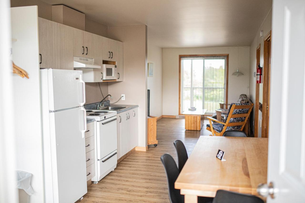 Motel Et Condo Chez Charley Sainte-Anne-de-Beaupré Zewnętrze zdjęcie