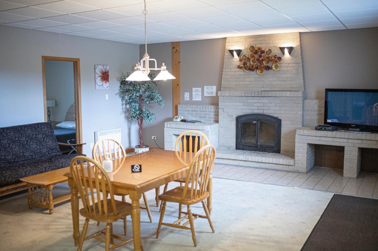 Motel Et Condo Chez Charley Sainte-Anne-de-Beaupré Zewnętrze zdjęcie