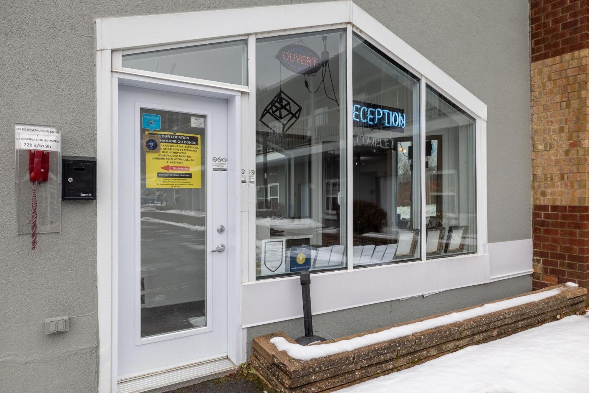 Motel Et Condo Chez Charley Sainte-Anne-de-Beaupré Zewnętrze zdjęcie