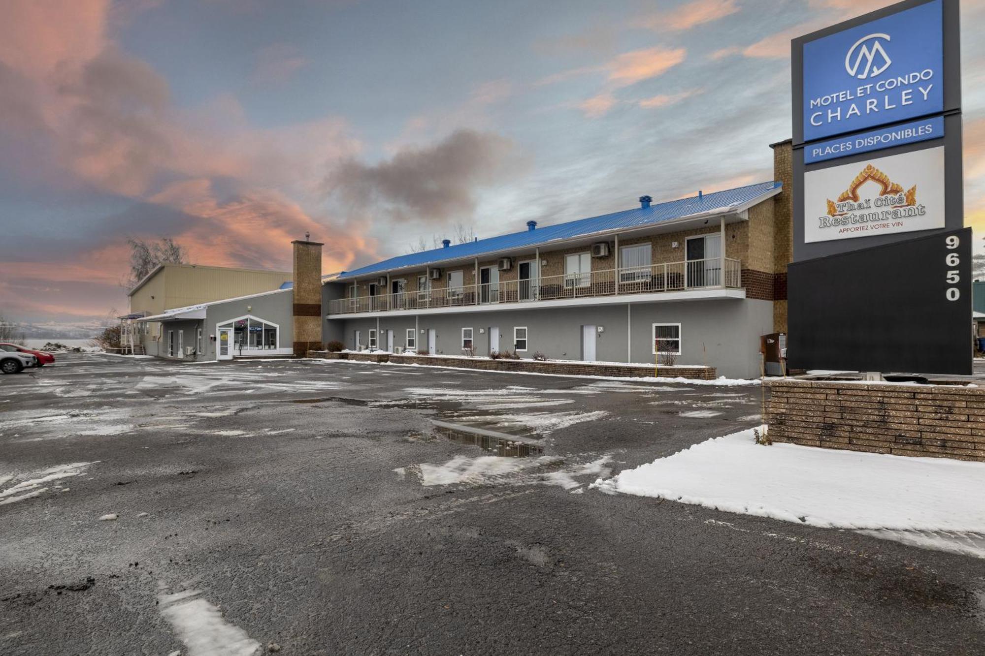 Motel Et Condo Chez Charley Sainte-Anne-de-Beaupré Zewnętrze zdjęcie