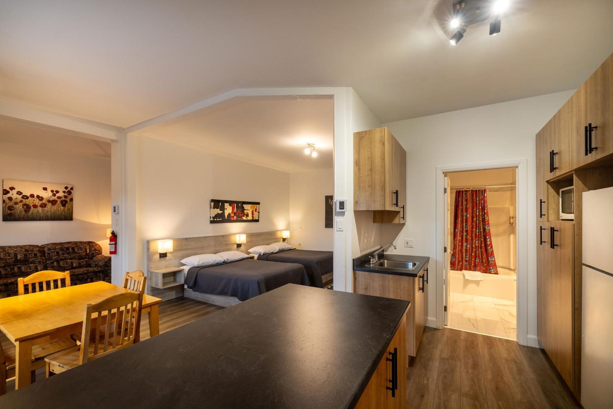 Motel Et Condo Chez Charley Sainte-Anne-de-Beaupré Zewnętrze zdjęcie