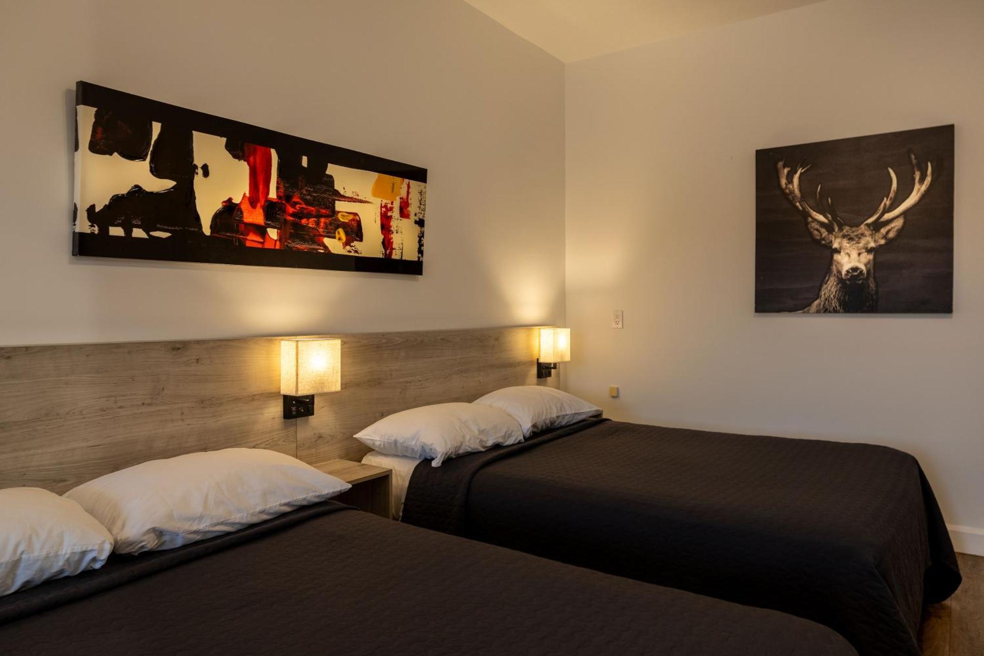 Motel Et Condo Chez Charley Sainte-Anne-de-Beaupré Zewnętrze zdjęcie