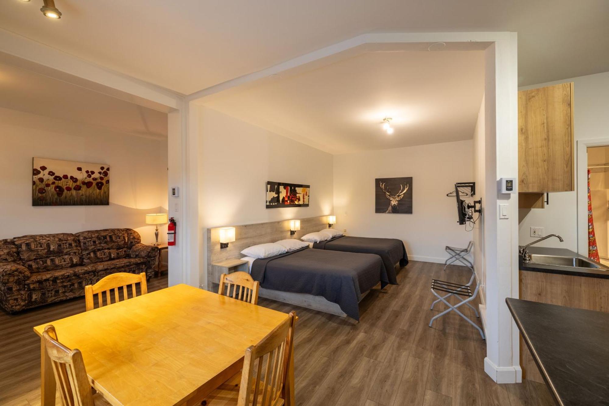 Motel Et Condo Chez Charley Sainte-Anne-de-Beaupré Zewnętrze zdjęcie