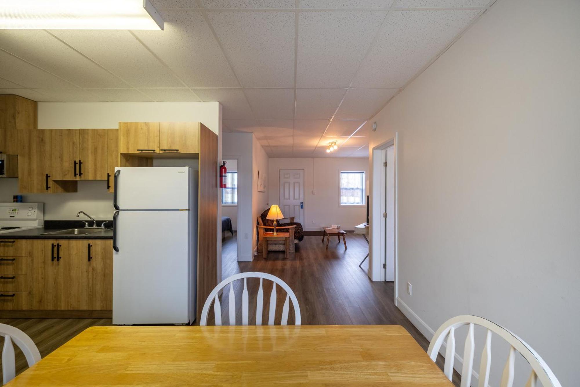 Motel Et Condo Chez Charley Sainte-Anne-de-Beaupré Zewnętrze zdjęcie