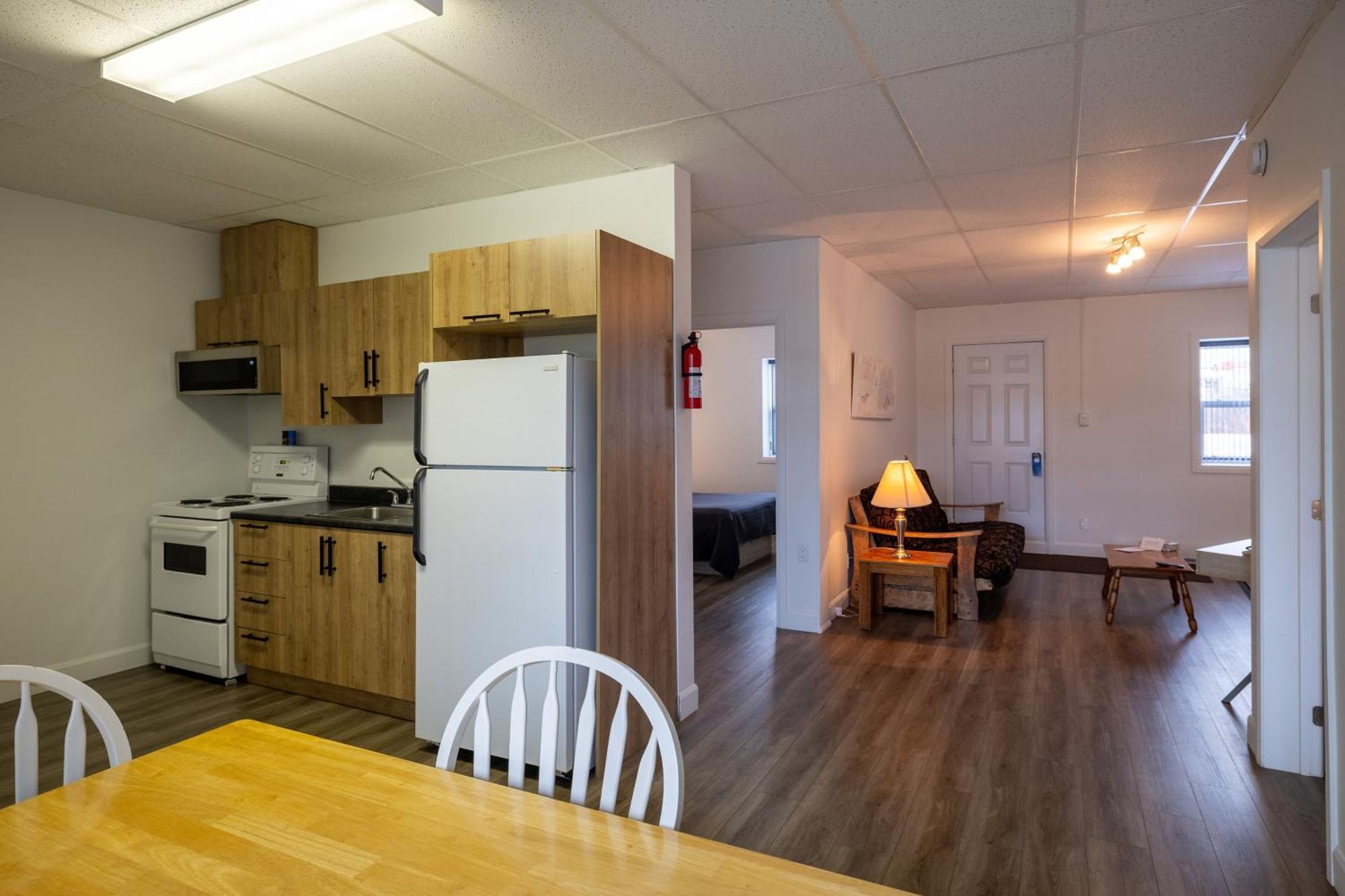 Motel Et Condo Chez Charley Sainte-Anne-de-Beaupré Zewnętrze zdjęcie