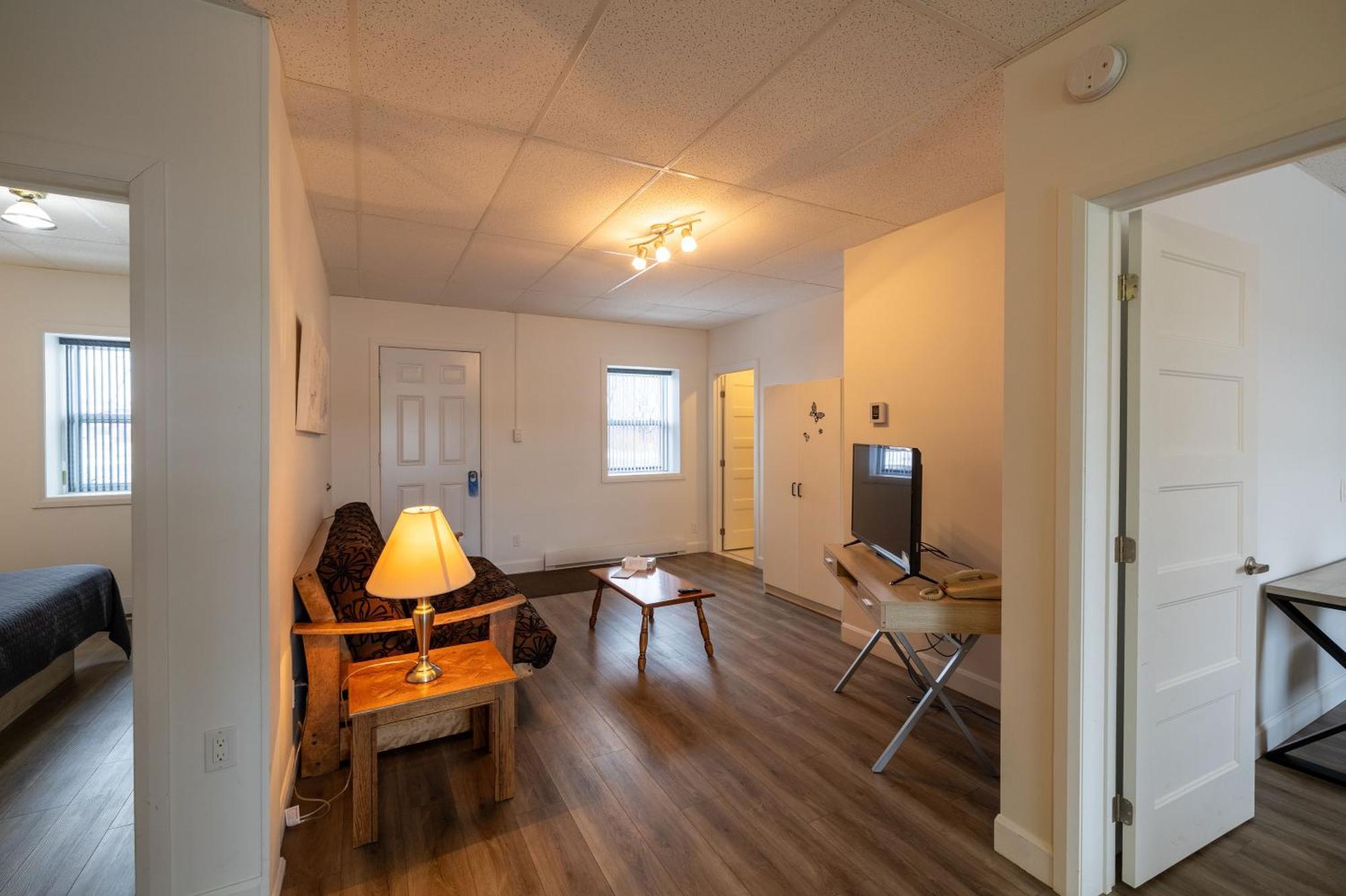 Motel Et Condo Chez Charley Sainte-Anne-de-Beaupré Zewnętrze zdjęcie