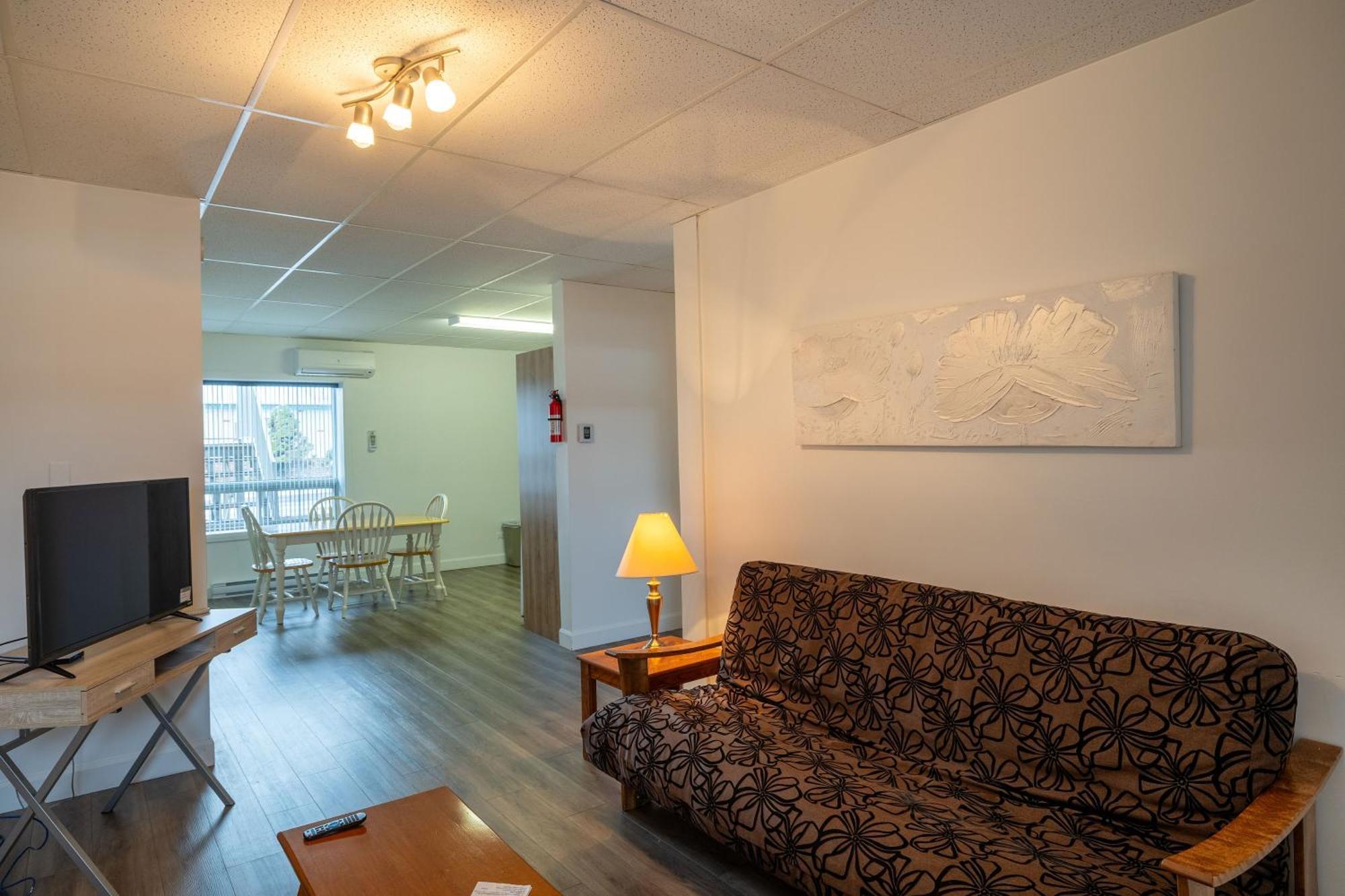 Motel Et Condo Chez Charley Sainte-Anne-de-Beaupré Zewnętrze zdjęcie