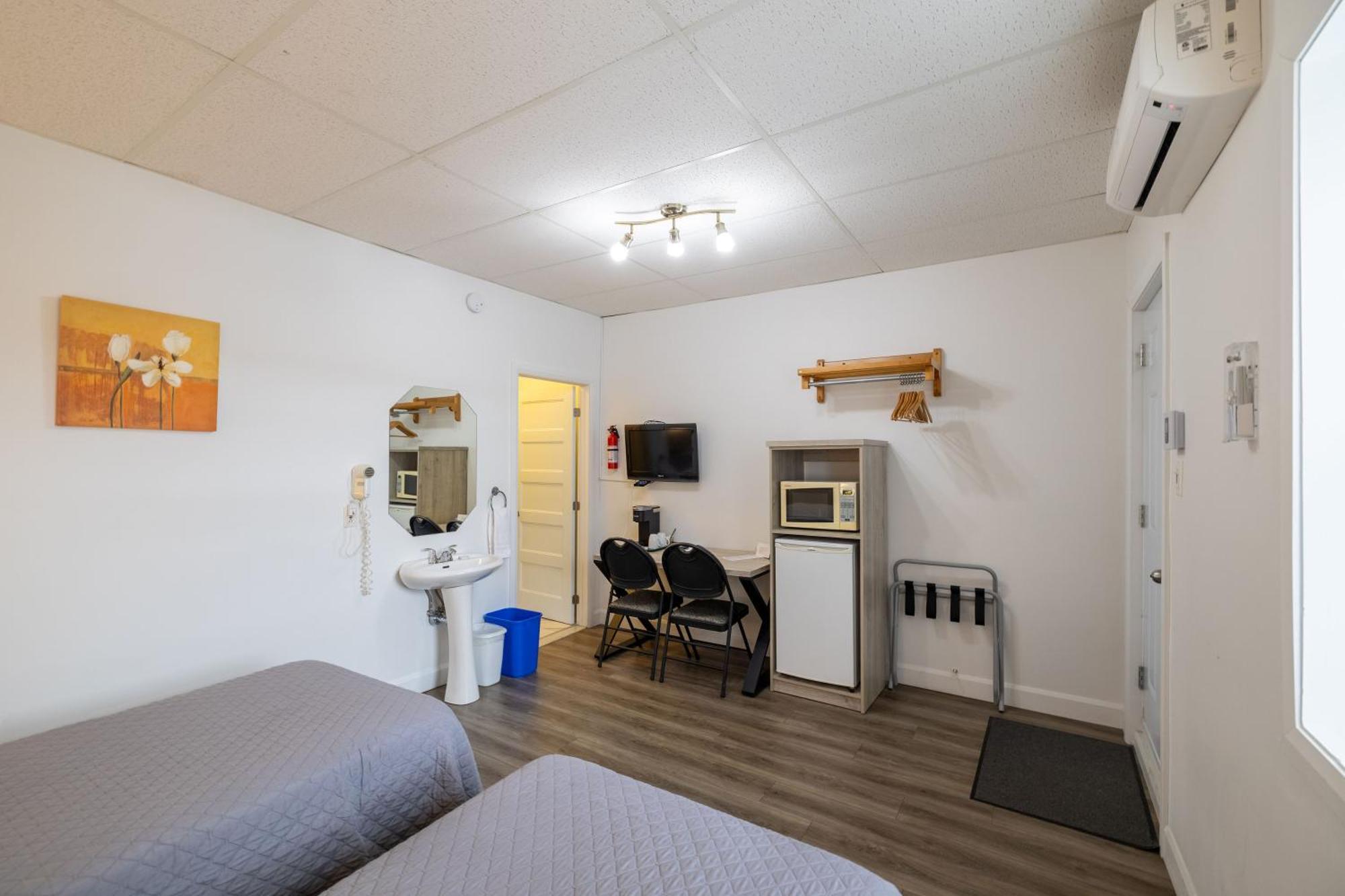 Motel Et Condo Chez Charley Sainte-Anne-de-Beaupré Zewnętrze zdjęcie