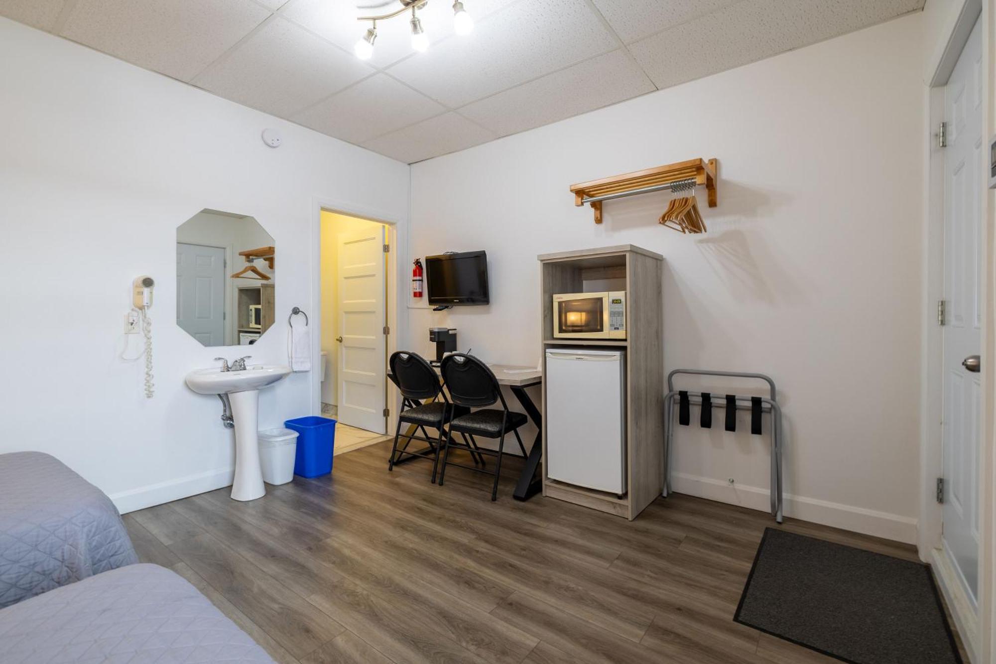 Motel Et Condo Chez Charley Sainte-Anne-de-Beaupré Zewnętrze zdjęcie