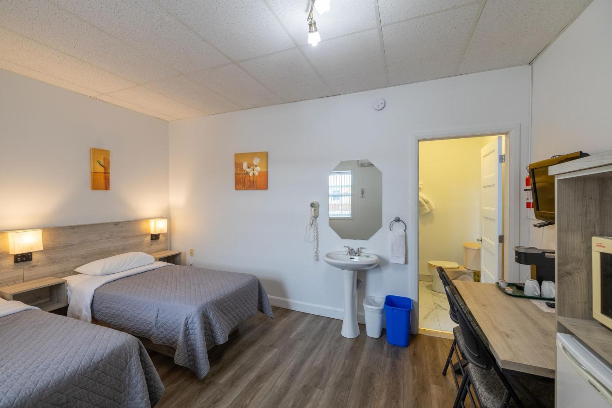 Motel Et Condo Chez Charley Sainte-Anne-de-Beaupré Zewnętrze zdjęcie