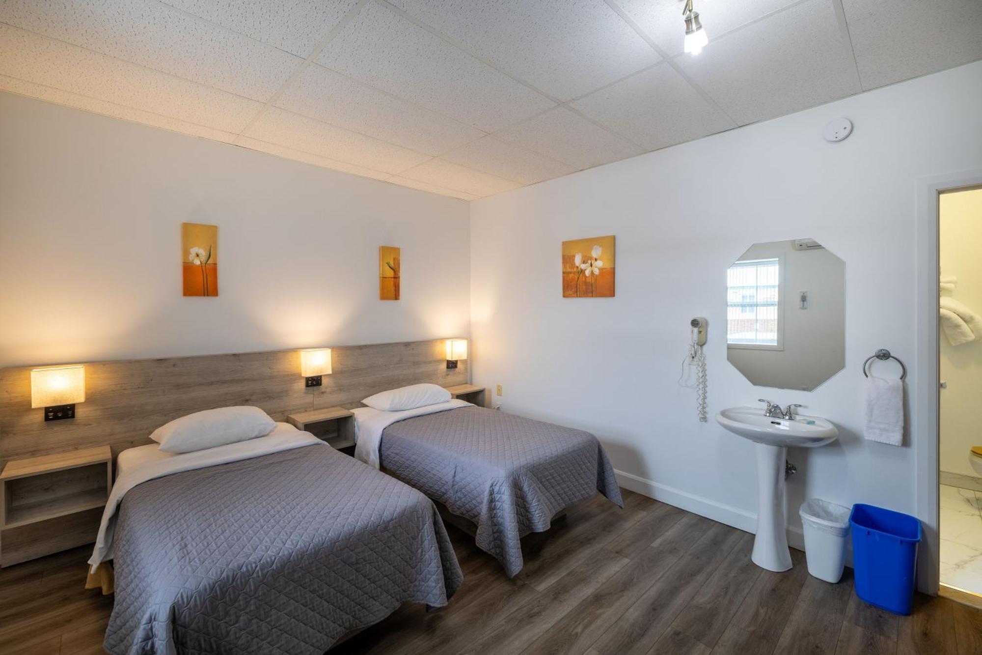 Motel Et Condo Chez Charley Sainte-Anne-de-Beaupré Zewnętrze zdjęcie