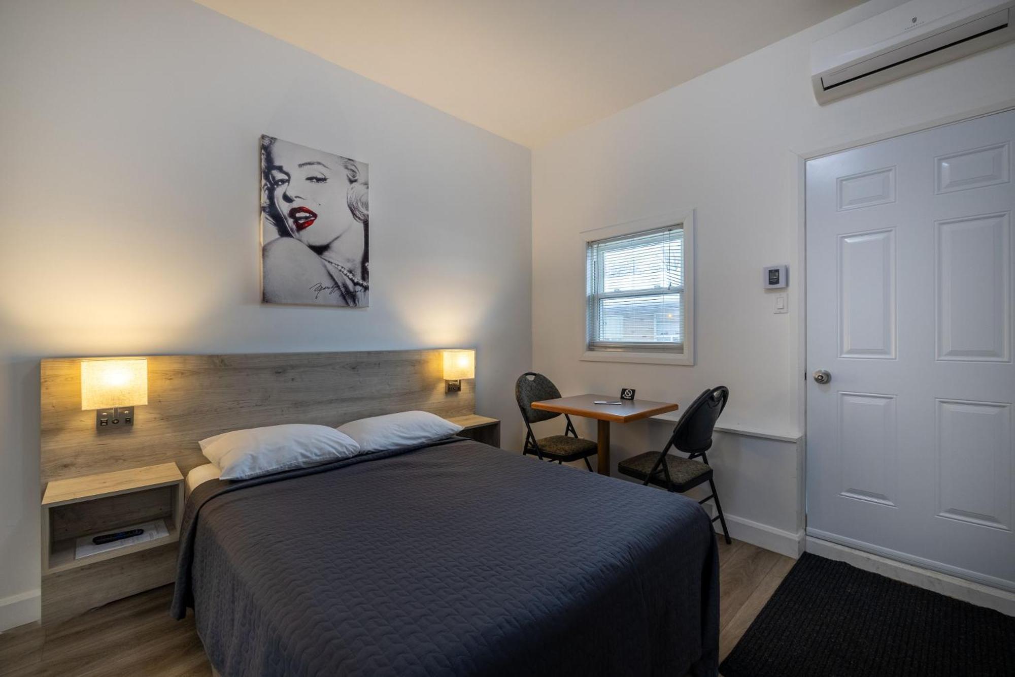 Motel Et Condo Chez Charley Sainte-Anne-de-Beaupré Zewnętrze zdjęcie