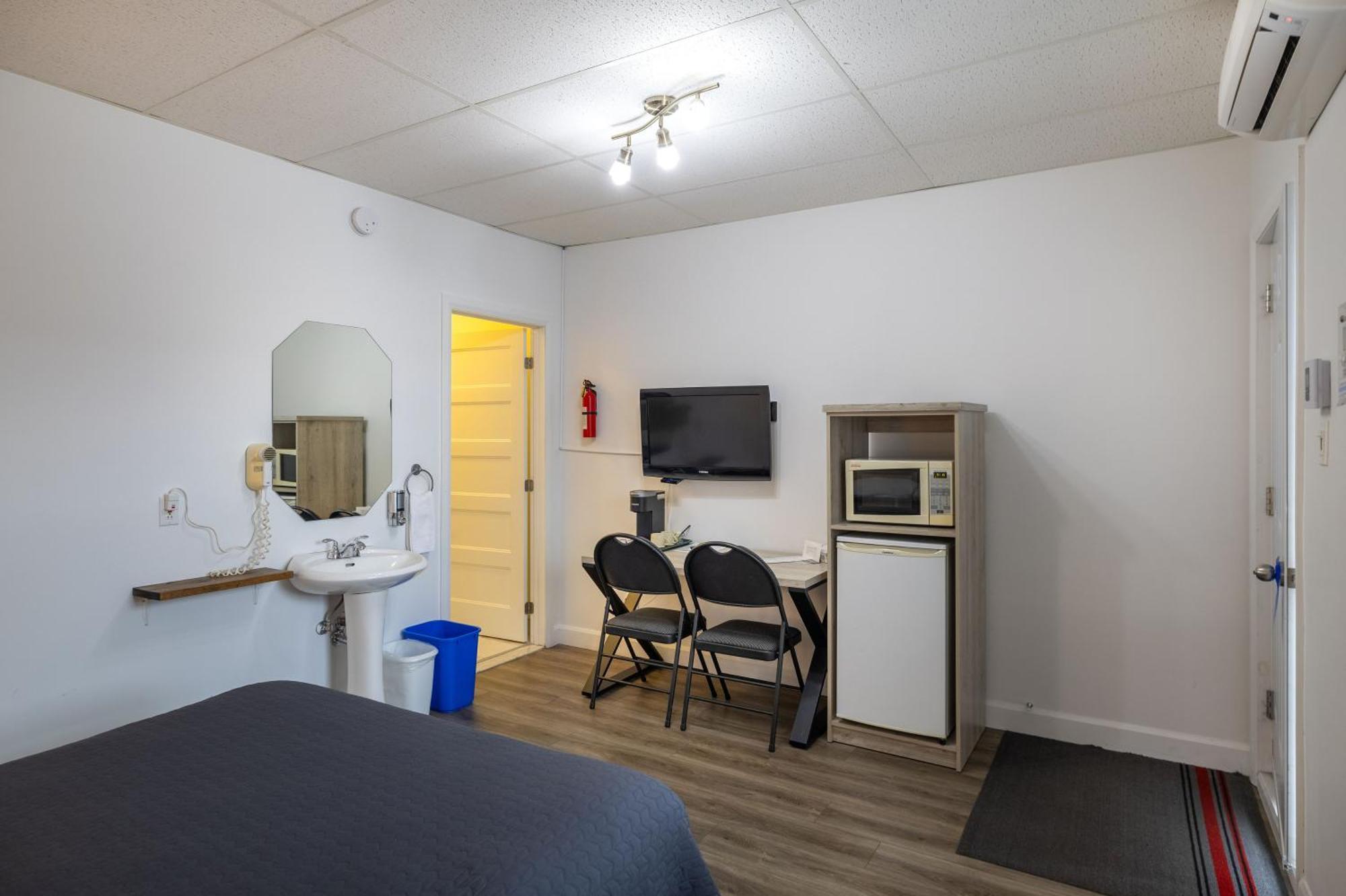 Motel Et Condo Chez Charley Sainte-Anne-de-Beaupré Zewnętrze zdjęcie