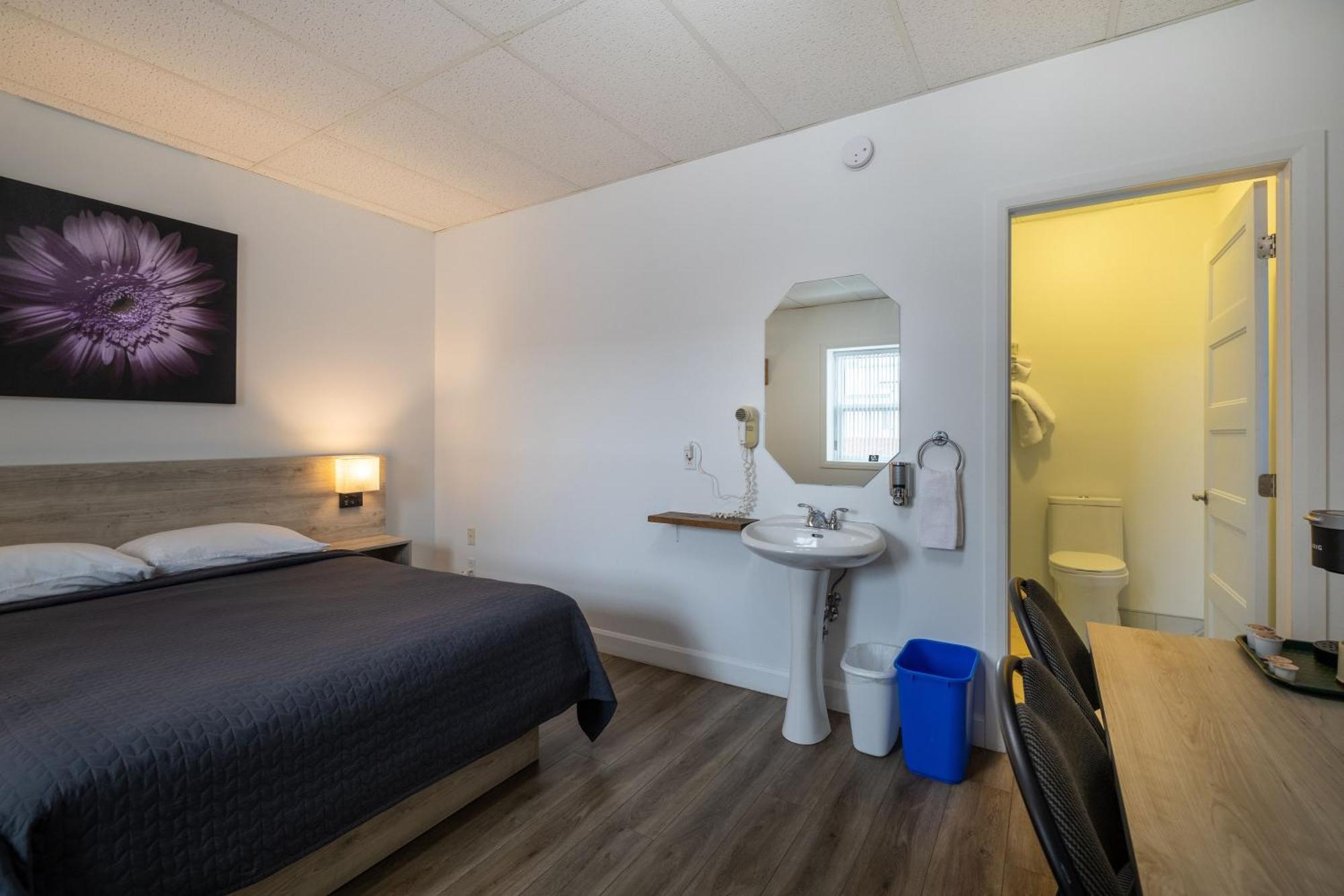 Motel Et Condo Chez Charley Sainte-Anne-de-Beaupré Zewnętrze zdjęcie