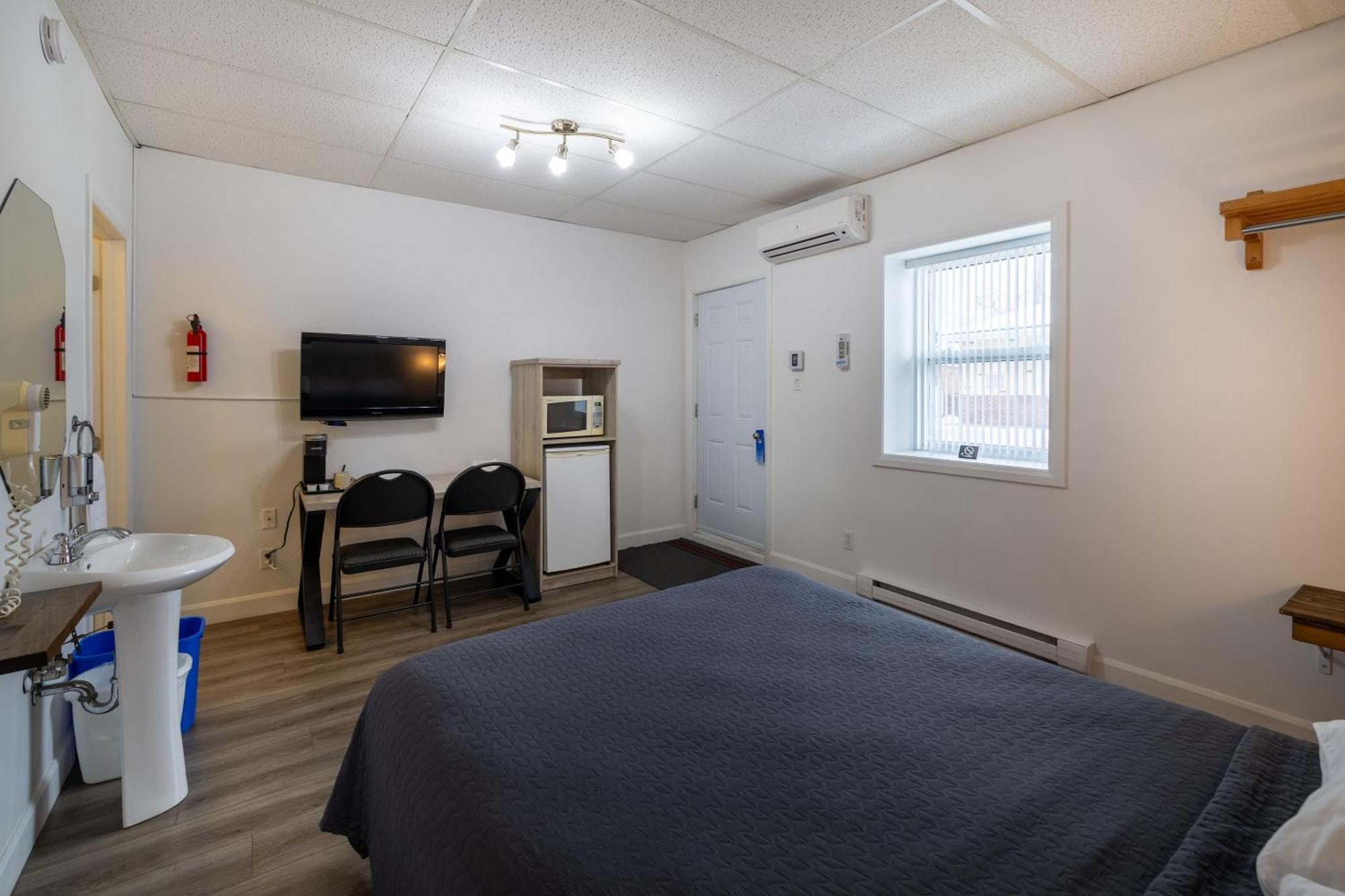 Motel Et Condo Chez Charley Sainte-Anne-de-Beaupré Zewnętrze zdjęcie