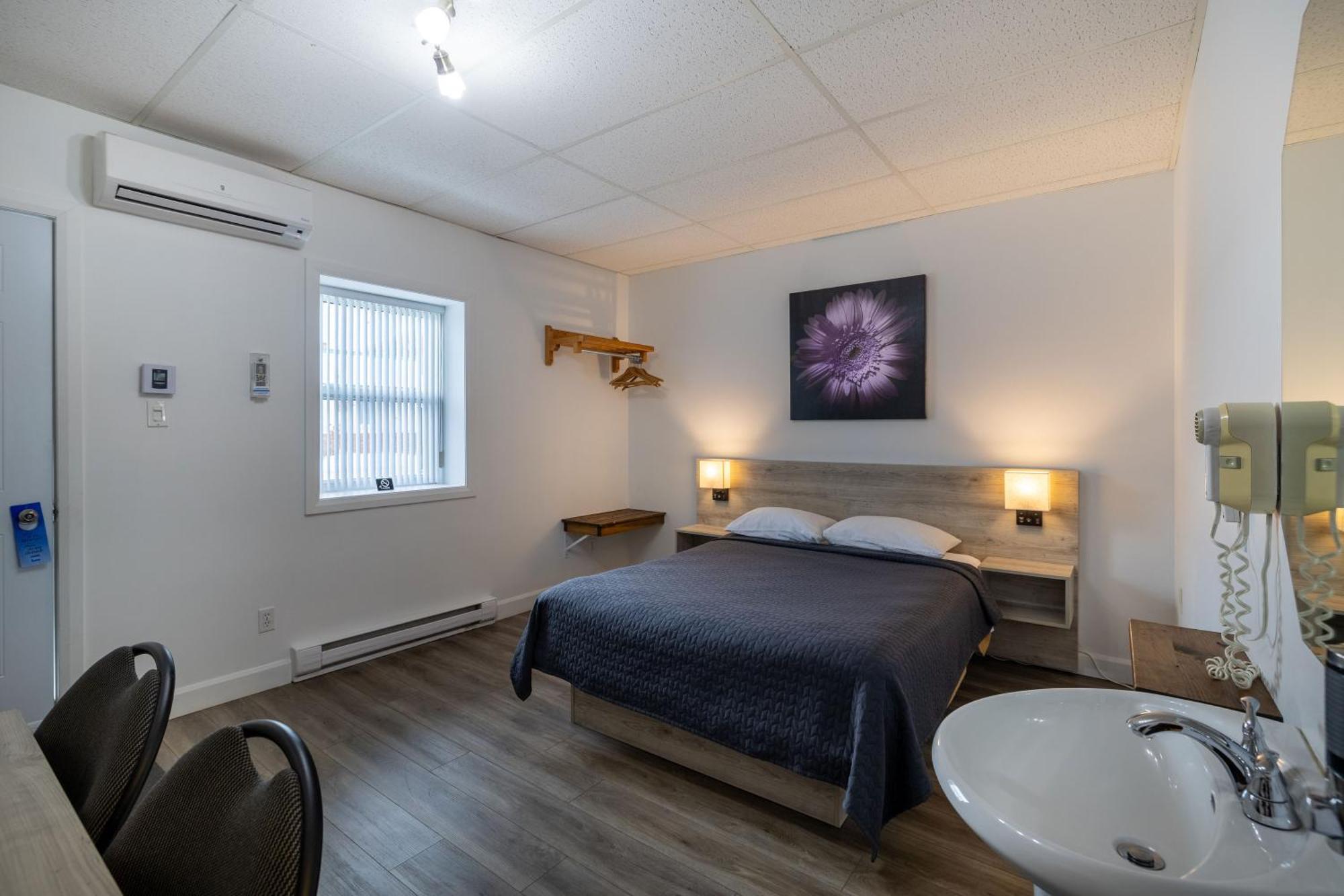 Motel Et Condo Chez Charley Sainte-Anne-de-Beaupré Zewnętrze zdjęcie